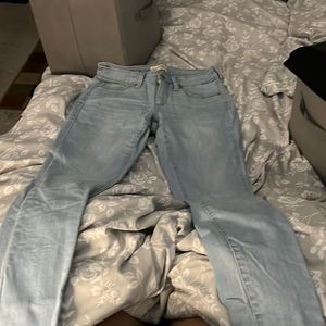 Selling these mid rise skinny jeans universal thread light denim size 4
